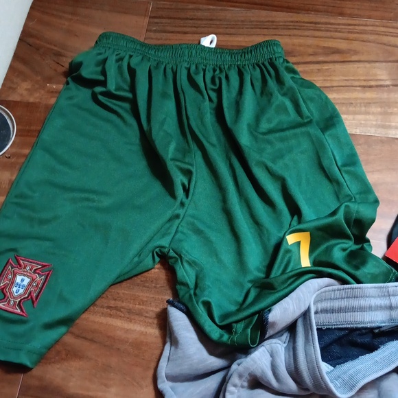 3 kids athletics shorts. Euc kid medium - Picture 4 of 5